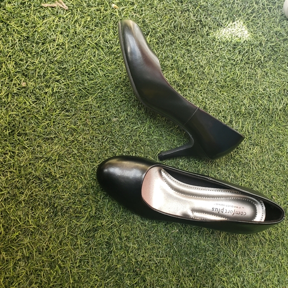 Shoes - Picture 2 of 3